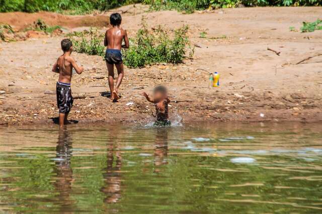 Inf&acirc;ncia em MS: 43% ficam sem acesso a esgoto e 30 mil vivem na pobreza extrema