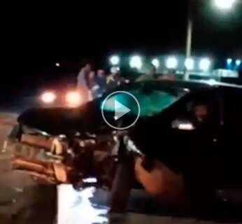 Motorista b&ecirc;bado atinge casal em moto e tenta fugir sem prestar socorro