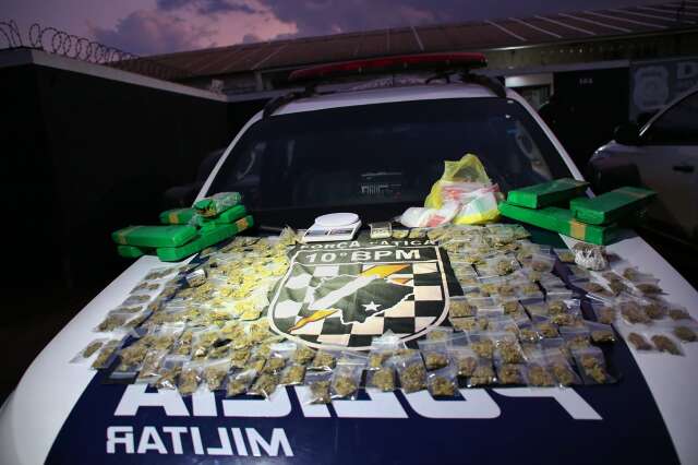 Traficante tenta esconder maconha na cueca e &eacute; preso em flagrante