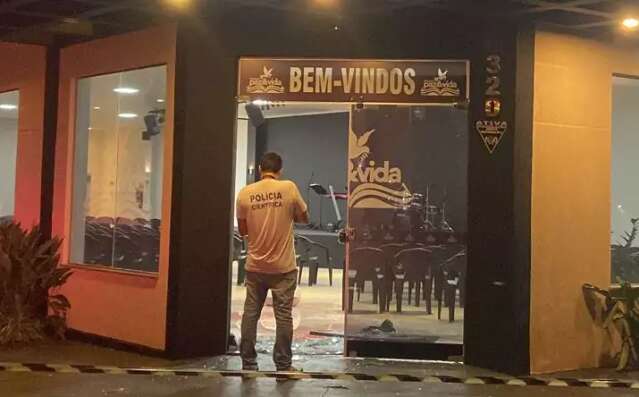 Acusado de atirar e tentar incendiar igreja &eacute; preso com a arma do crime