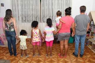 Hoje, família é composta por Rafa, pelo marido, quatro filhas e uma neta. (Foto: Juliano Almeida)