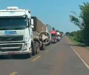 Acidente entre caminhão cegonha e carro deixa trânsito confuso na Zahran -  Capital - Campo Grande News