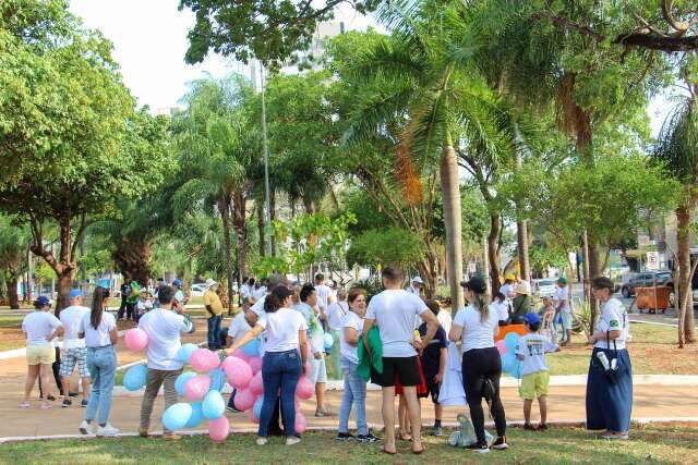 Contra o aborto, manifestantes percorrem Afonso Pena em marcha at&eacute; a Vila Morena