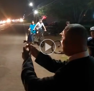 Momento de fé e esperança: dezenas de devotos saem em carreata na madrugada