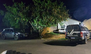 Movimentação de policiais no local onde aconteceu o crime (Foto: Nobertino Angeli / Jovem Sul News)