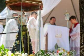 Evento religioso chega a reunir de 10 a 15 mil fiéis (Foto: Henrique Kawaminami)