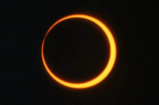 Lua sobrepõe o Sol e forma anel de fogo durante eclipse realizado em 2019. (Foto: Reprodução/Nasa)