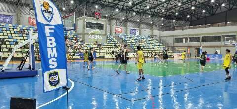 Dourados e Rio Brilhante largam na frente nas finais do Estadual de Basquete