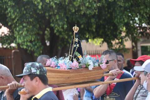 Nas Moreninhas, fi&eacute;is peregrinam com Nossa Senhora para agradecer b&ecirc;n&ccedil;&atilde;os