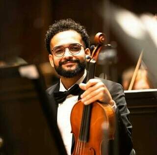 Brenner Rozales tocando na Orquestra Filarmônica de Israel (Foto: arquivo pessoal)