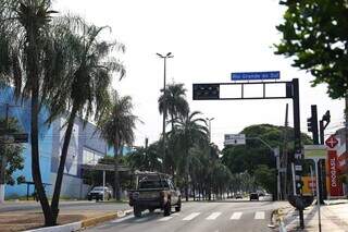 Diversos semáforos na Avenida Mato Grosso ficaram totalmente apagados (Foto: Paulo Francis)