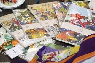 Cadernos são estampados com obras feitas por Camila Kipper. (Foto: Juliano Almeida)