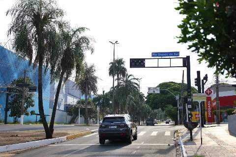 Semáforos amanhecem desligados em cruzamentos movimentados da Mato Grosso