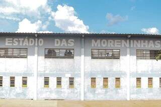 Fachada do Estádio das Moreninhas, localizado em Campo Grande (Foto: Marcos Maluf)