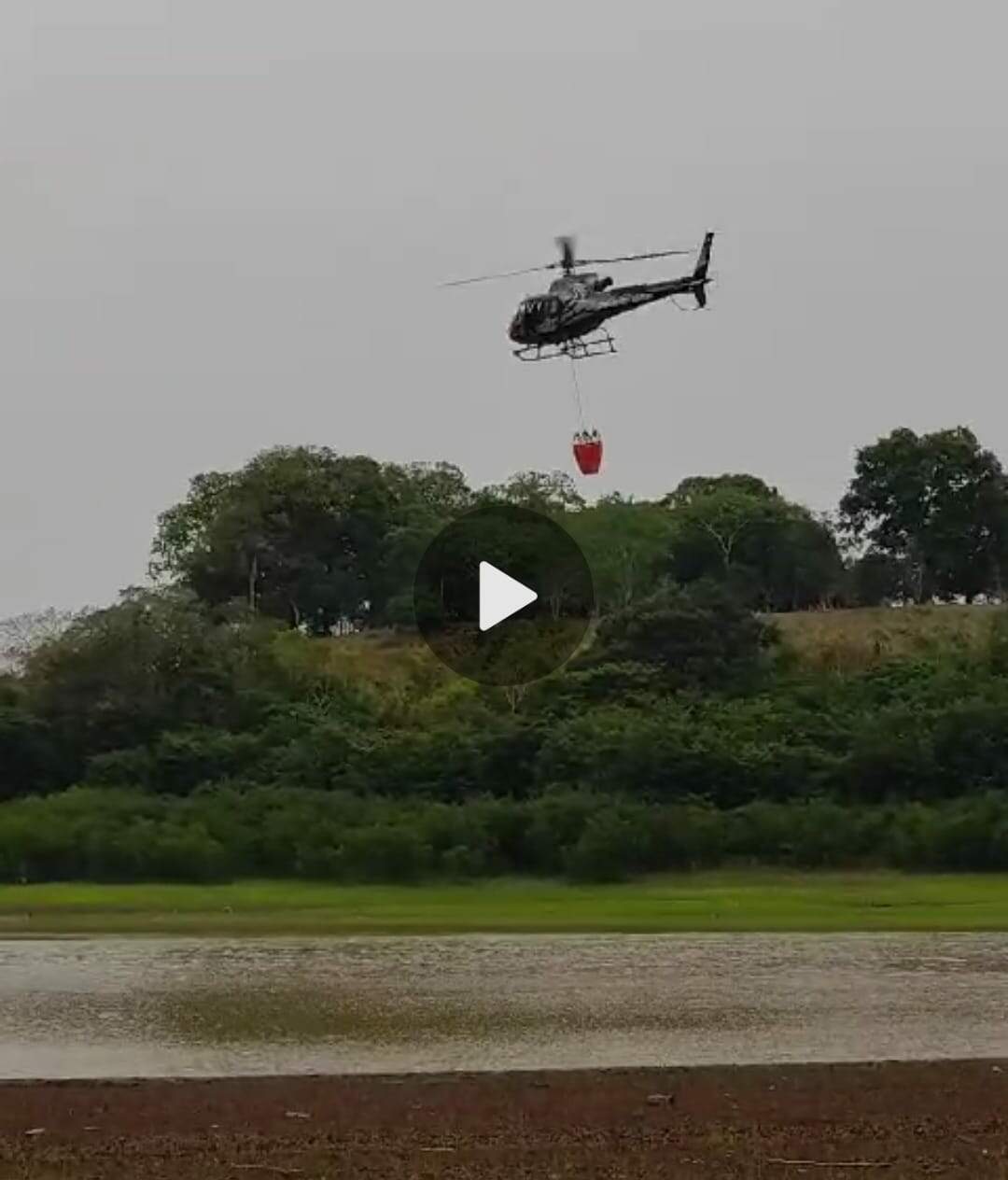 Helicóptero de MS entra em ação no combate a incêndios florestais em Manaus