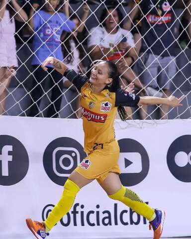 Tabo&atilde;o garante vaga na semifinal da Liga Feminina com nova goleada sobre a Serc