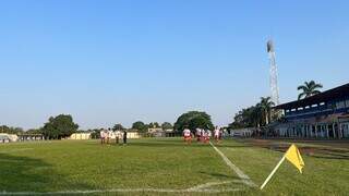 Jogo do Franco Resende e Seduc foi no Estádio Loucão, em Maracaju (Foto: Vinícius Eduardo) 