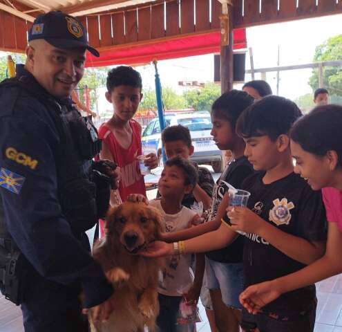 Brincadeiras e c&atilde;es da Guarda fazem o Dia das Crian&ccedil;as na Coophavila 