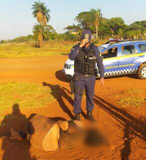 Mulher foi encontrada amarrada e amordaçada em rua de terra (Foto: GCM/Divulgação)