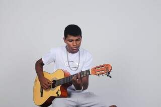 Rafael Junior dos Santos canta sertanejo, mas sem abrir mão do rap. (Foto: Arquivo pessoal)