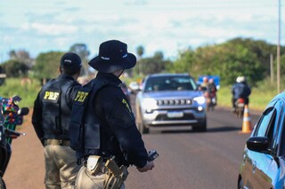 Fiscalização em rodovia federal que corta Campo Grande (Foto: Arquivo/Henrique Kawaminami)