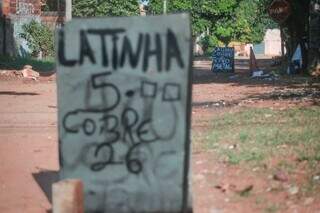 Placas de compra de cobre no Tijuca indicam que o quilo custa R$ 26. (Foto: Marcos Maluf)