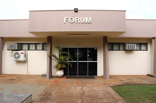 Fachada da Comarca de Maracaju. (Foto: Reprodução/TJMS)