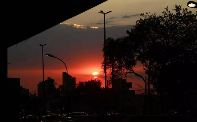 Com sensa&ccedil;&atilde;o de 42&ordm;C, Capital teve o dia mais quente do ano