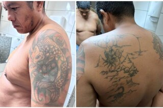 Cleilson Barbosa Neves mostra tatuagens ao ser “fichado” pela Polícia Federal (Foto: Reprodução)