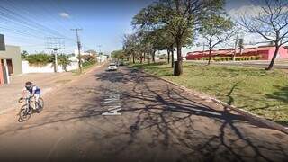 Avenida Marechal Deodoro, local onde animal estava solto e atacando pessoas (Foto: Google Street View)