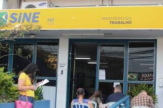 Movimentação de trabalhadores na sede da Funsat em Campo Grande (Foto: arquivo / Campo Grande News) 