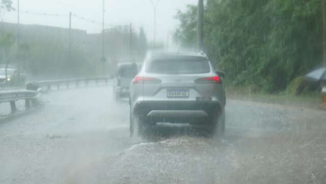 Tempestade durou 33 minutos e ventos atingiram 76 km/h 