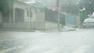 Região central de Campo Grande também teve fortes chuvas (Foto: Alex Machado)