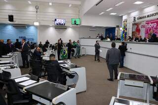 Vereadores durante sessão ordinária nesta quinta-feira (19). (Foto: Divulgação/CMCG)