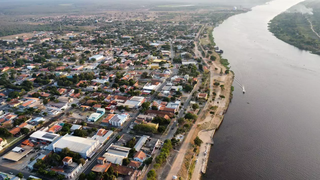 Vista áerea de Porto Murtinho e do Rio Paraguai. (Foto: Arquivo/Campo Grande News)