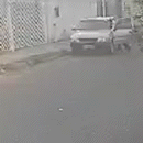 Ladrão furta Fiat Uno e foge empurrando na Mata do Jacinto