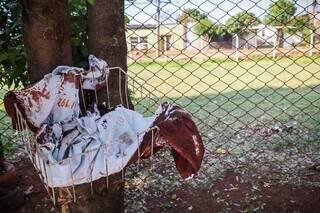 Roupa com sangue encontrada no local do homicídio. (Foto: Henrique Kawaminami)