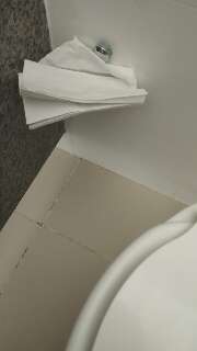 Escola improvisa com falta de papel higiênico e ‘mistura’ na merenda de alunos