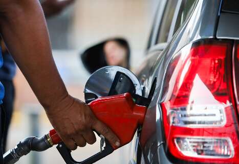 Litro da gasolina terá redução e óleo diesel vai subir R$ 0,25