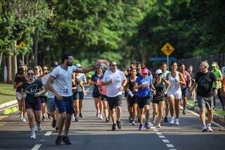 Grupo acordou cedo para conhecer percurso da Corrida dos Poderes (Foto: Henrique Kawaminami)