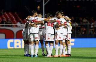 Jogadores do São Paulo comemoram vitória diante o Grêmio. (Foto: Rubens Chiri/São Paulo)