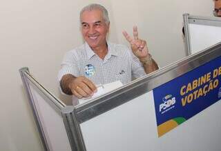 Reinaldo Azambuja votou em eleição do diretório estadual do PSDB. (Foto: Juliano Almeida)