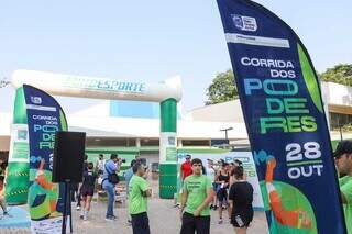 Concentração no Parque dos Poderes para treino da corrida (Foto: Henrique Kawaminami)