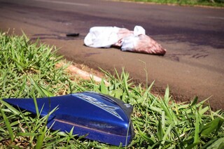 V&iacute;deo mostra momento em que motociclista bate em carreta parada e morre