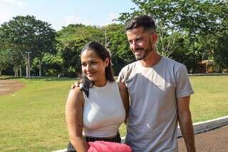 Jaerica e Romar passearam no Parque das Nações Indígenas nesta tarde (Foto: Henrique Kawaminami)