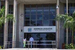 Entrada principal da Assembleia Legislativa de Mato Grosso do Sul (Foto: Henrique Kawminami)