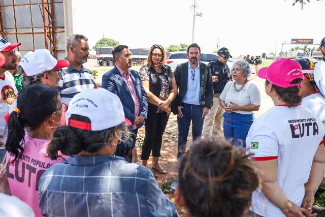 Manifestantes deixam rodovia ap&oacute;s reuni&atilde;o com representantes do Governo Federal 