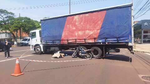 Condutor de caminhão que atropelou motociclista não era habilitado