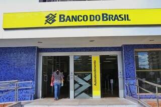 Correntista em uma agência do Banco do Brasil em Campo Grande (Foto: Henrique Kawaminami)