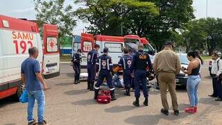 Carro invade a contram&atilde;o na Avenida Afonso Pena e atinge motociclista